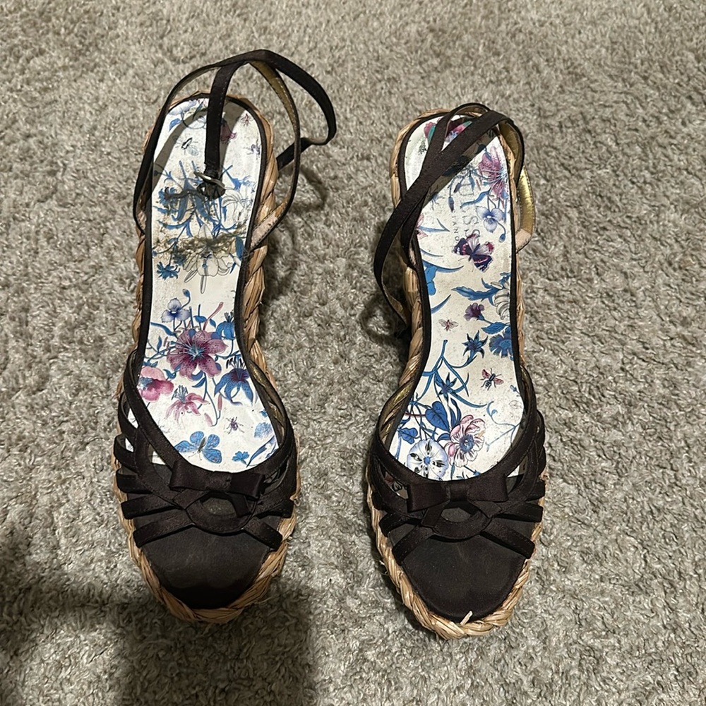 Guess platform heals